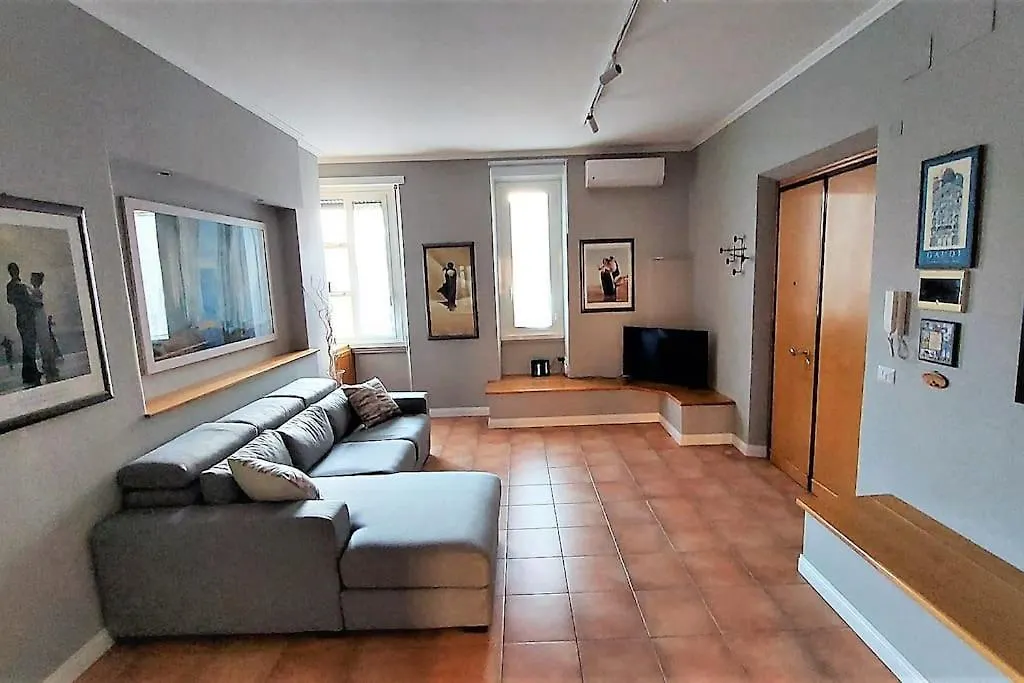 Apartamento Domus Giulia & Andrea Roma 0*,  Italia